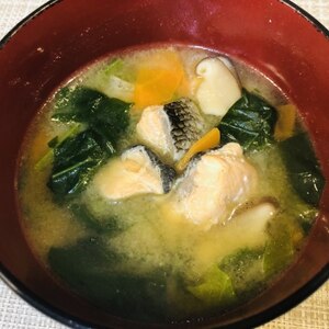 ＊鮭のアラ入り☆野菜たっぷり味噌汁＊